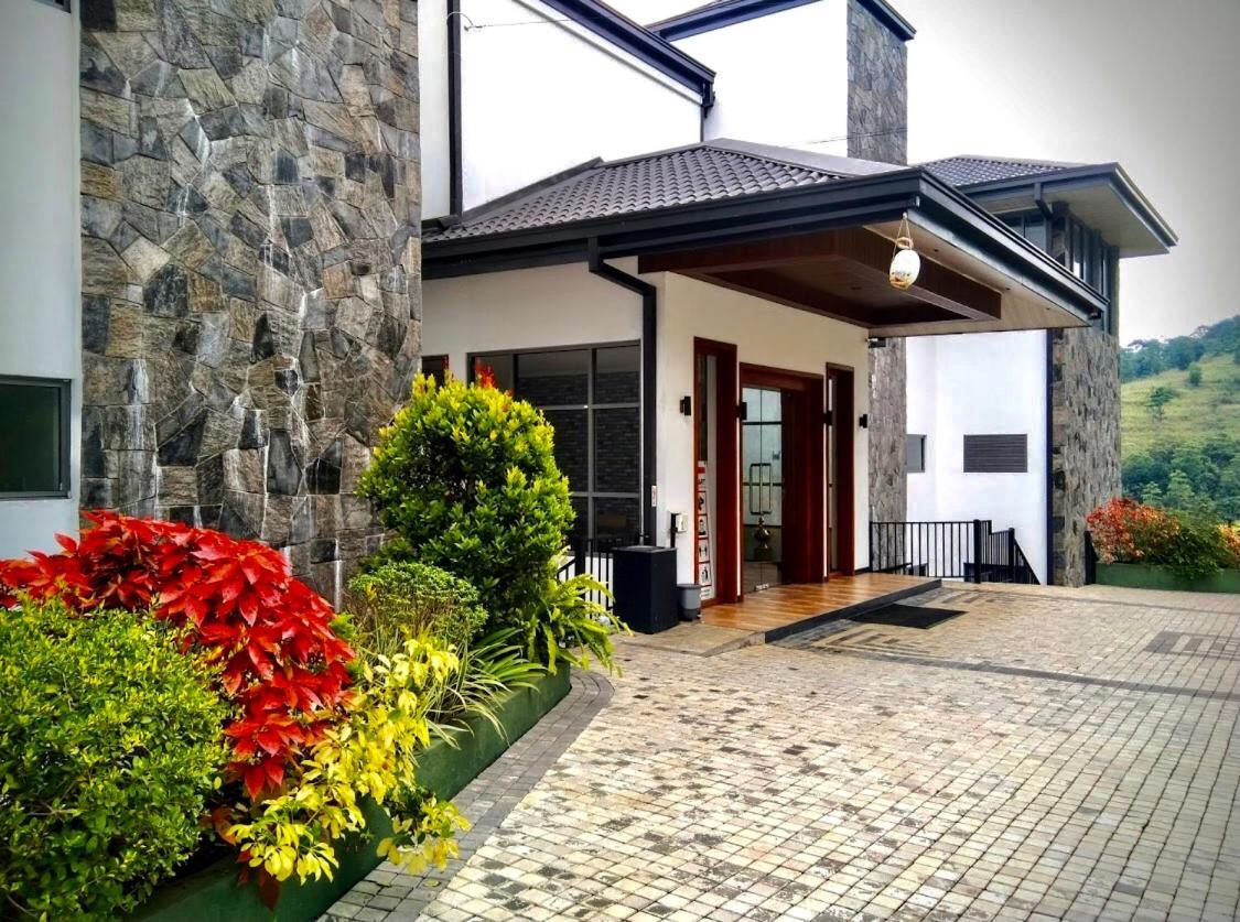 Riverbank Resort Gampola Buitenkant foto