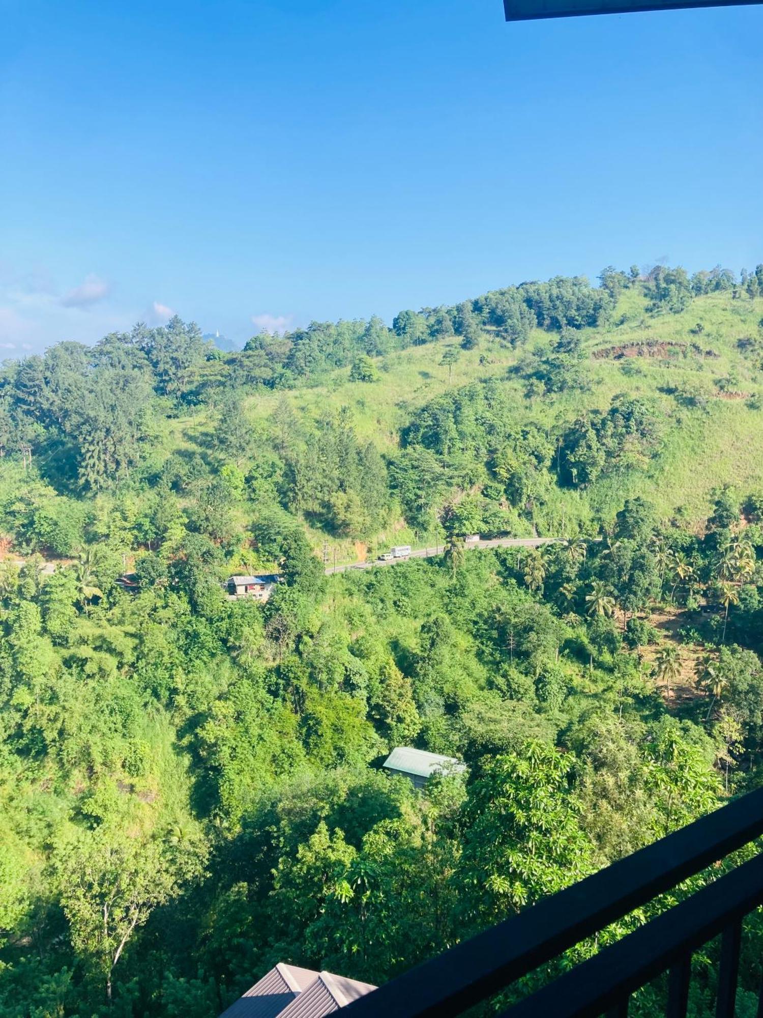 Riverbank Resort Gampola Buitenkant foto