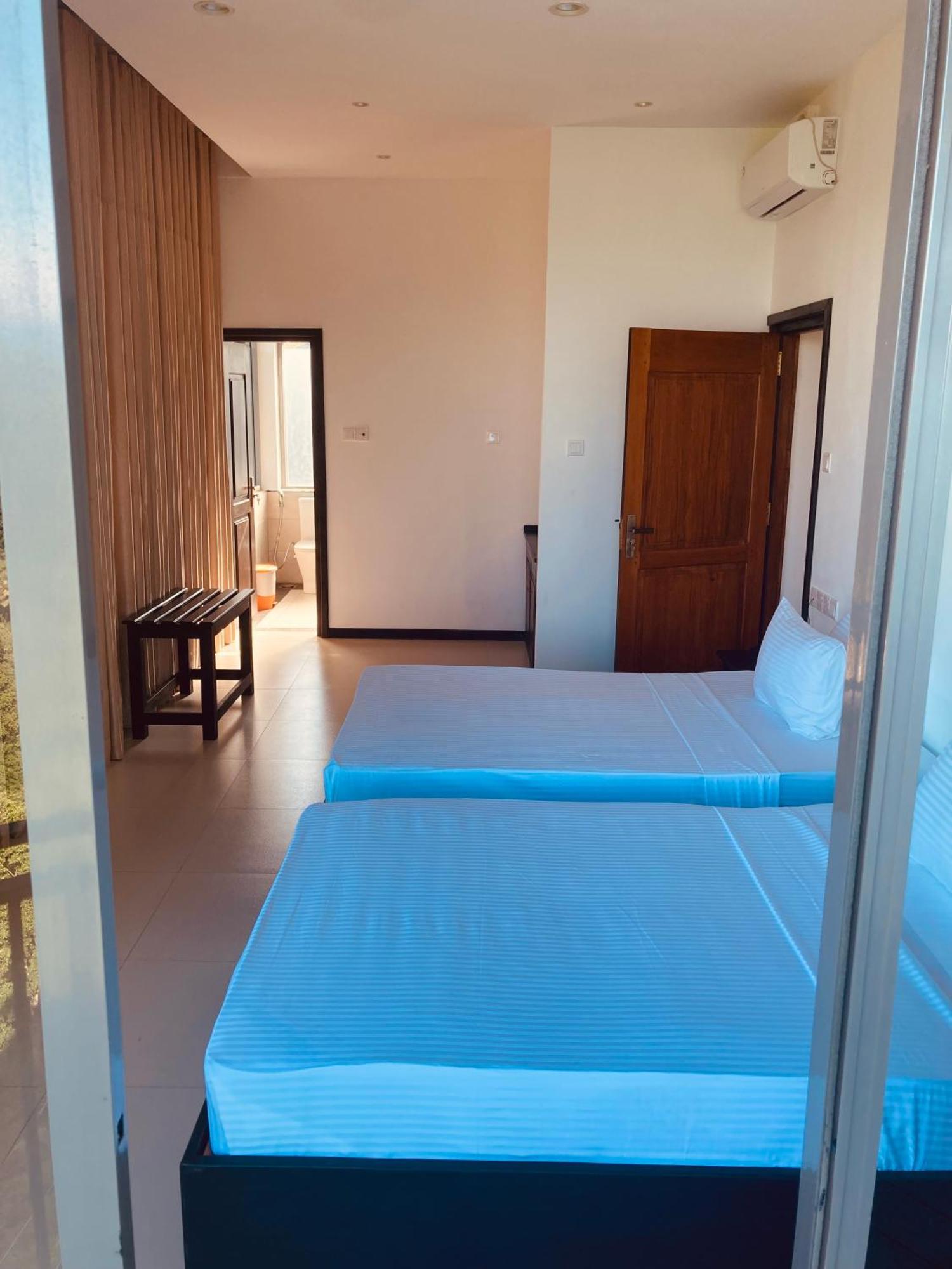 Riverbank Resort Gampola Buitenkant foto
