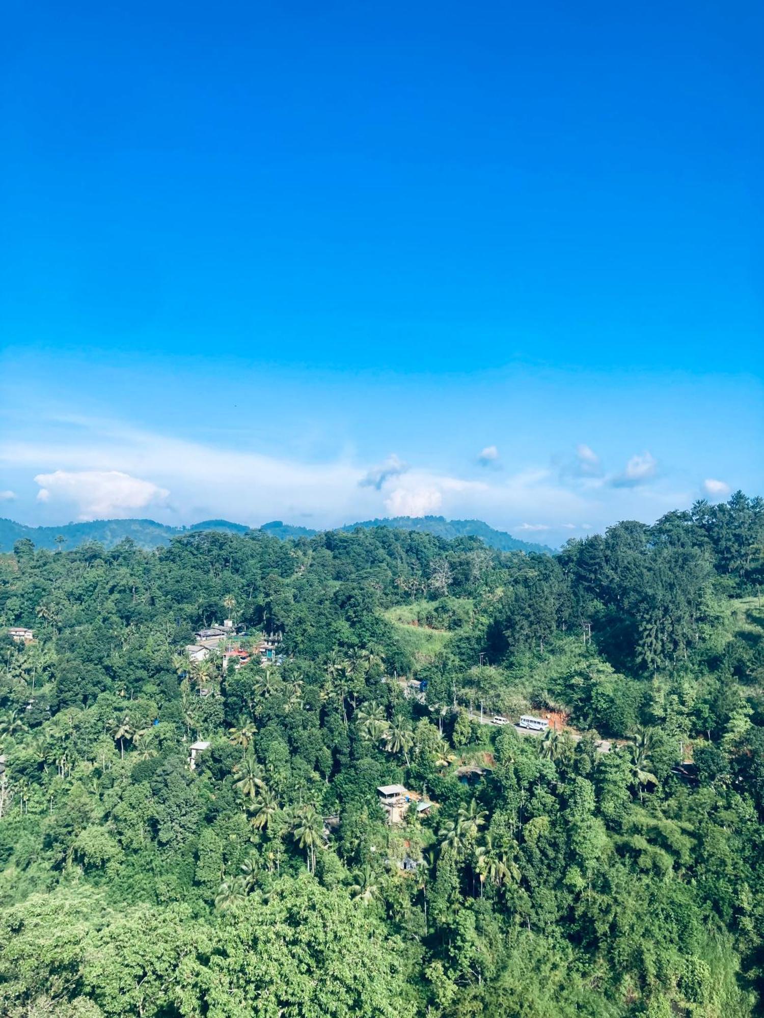 Riverbank Resort Gampola Buitenkant foto