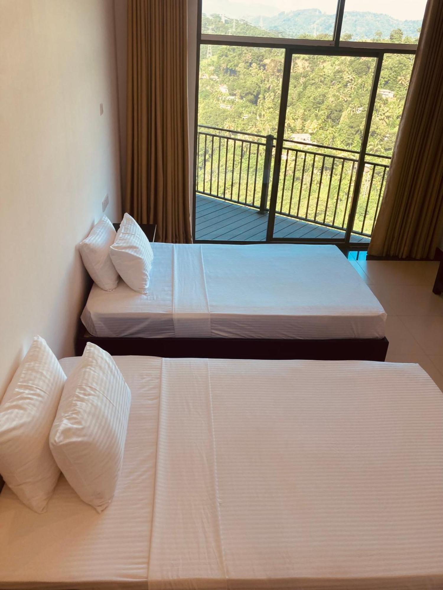 Riverbank Resort Gampola Buitenkant foto
